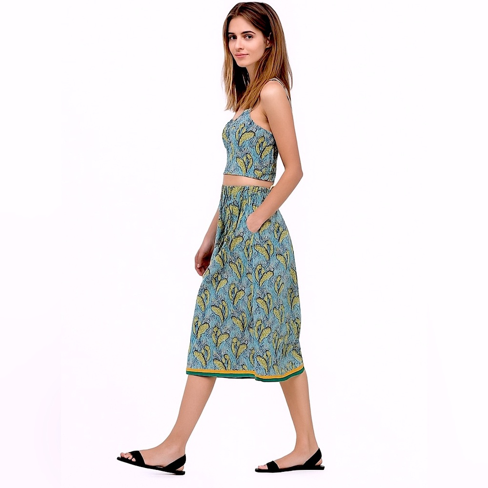 ZARA Two-Piece Set – Skirt with Pockets + Cropped Top
Skirt Sz. S/Top Sz. M